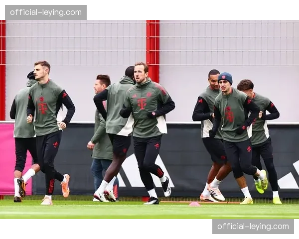 欧冠出局后，拜仁全队进行封闭训练以备战周末联赛