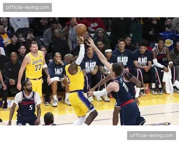 西部第七争夺战前瞻：湖人与太阳的又一次季后赛宿命对决